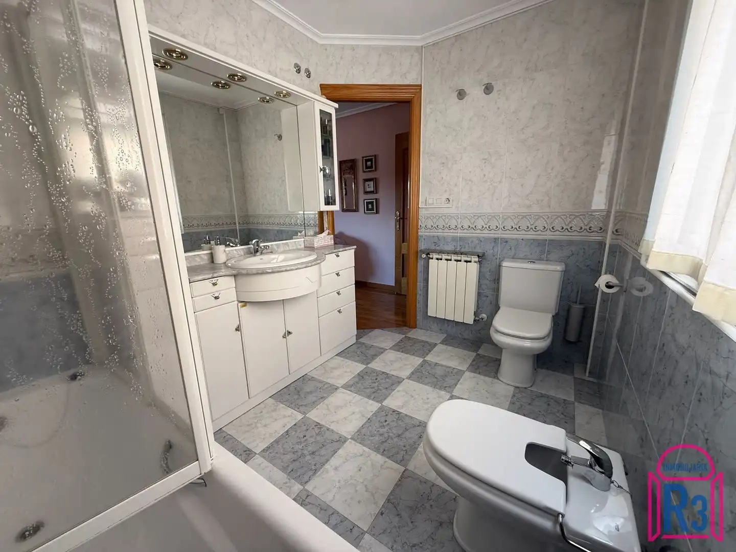 Baño de Casa adosada en venta en San Andrés del Rabanedo con Calefacción y Amueblado