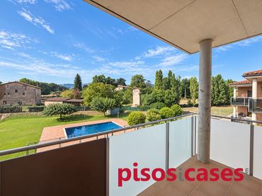 Pis d'obra nova amb balcó en venda a Carrer Josep Ventura 51