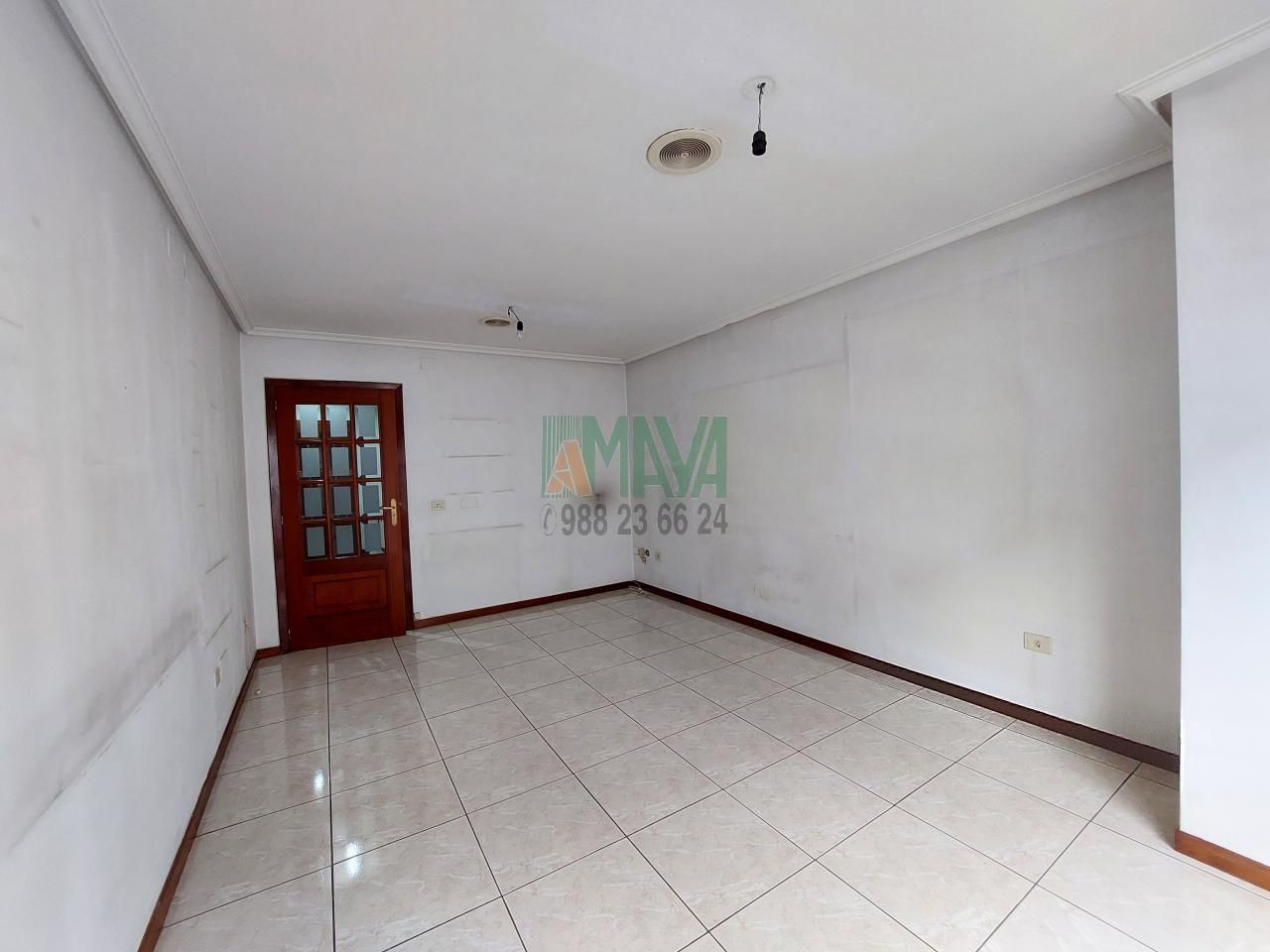 Sala d'estar de Apartament en venda en Ourense Capital  amb Calefacció, Parquet i Traster