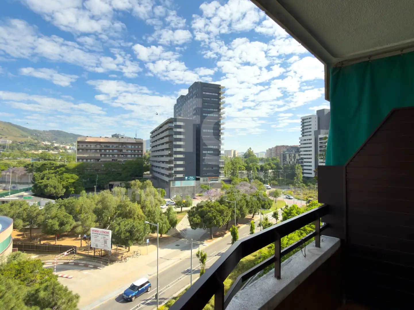 Vista exterior de Piso en venta en L'Hospitalet de Llobregat con Calefacción y Balcón