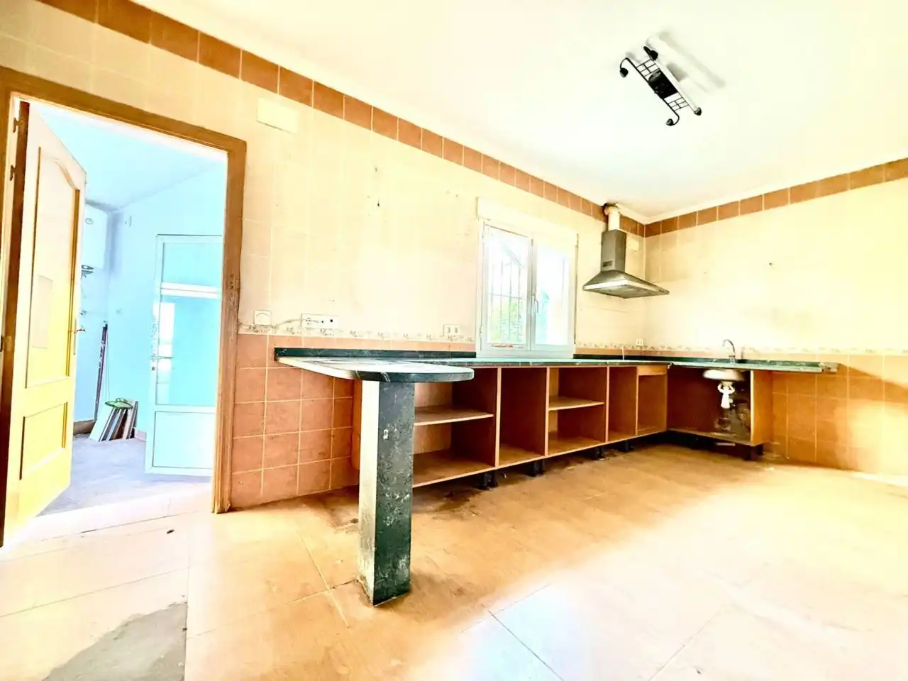 Cocina de Casa adosada en venta en Miguel Esteban con Alarma y Piscina comunitaria