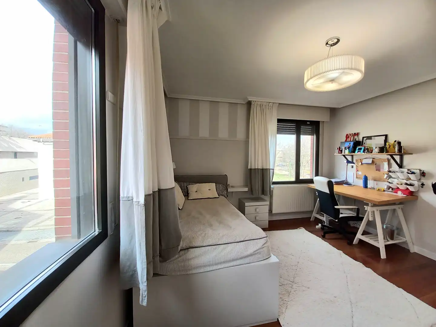 Dormitori de Casa adosada en venda en Burgos amb Jardí privat