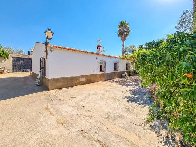 Casa-chalet en Venta en  Calle Iglesia en Lubrín