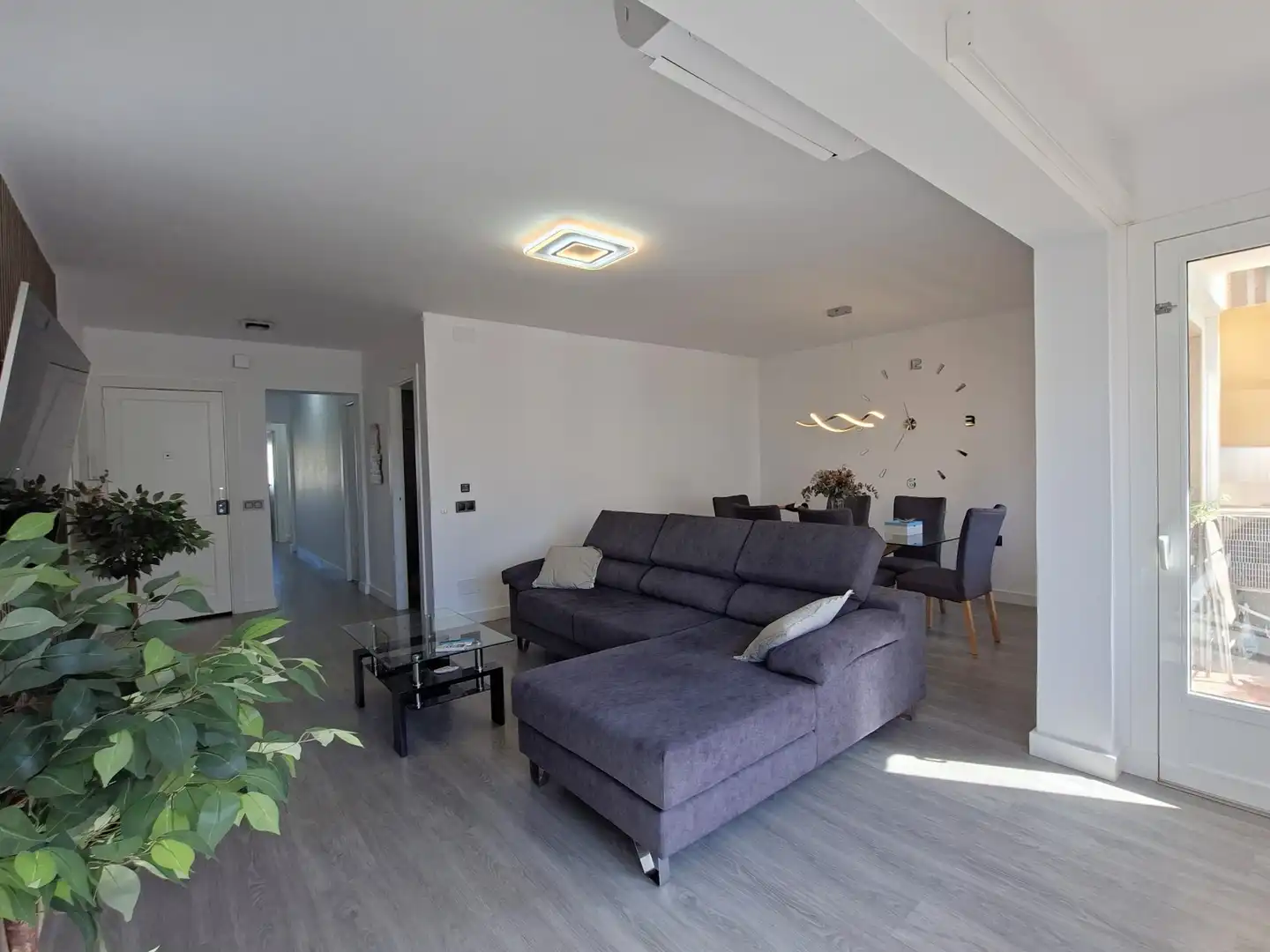 Living room of Flat for sale in Maó - Mahón  with Air Conditioner, Furnished and Balcony