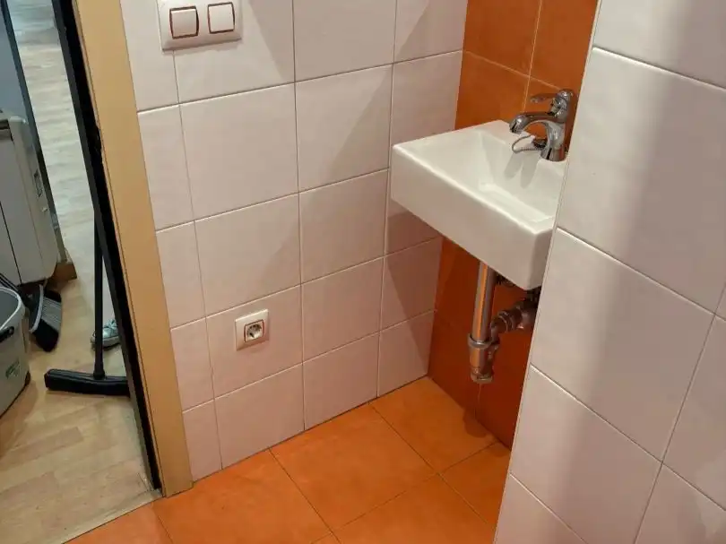 Baño de Local de alquiler en Avilés con Calefacción y Amueblado