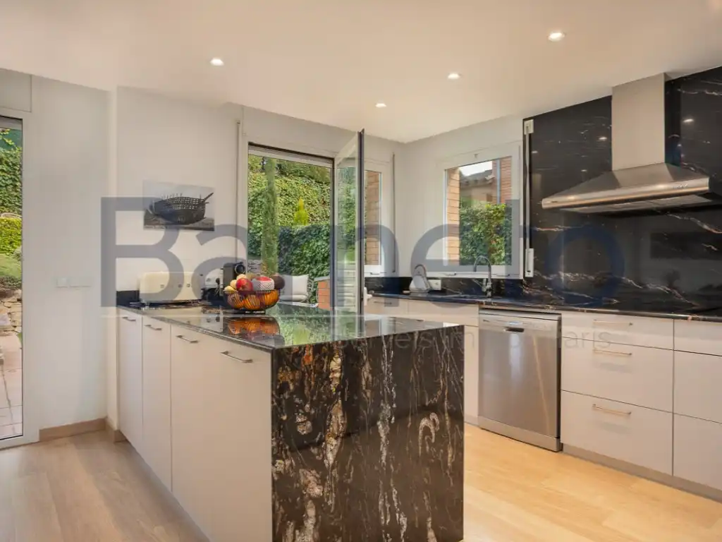 Cocina de Casa o chalet en venta en Girona Capital con Aire acondicionado