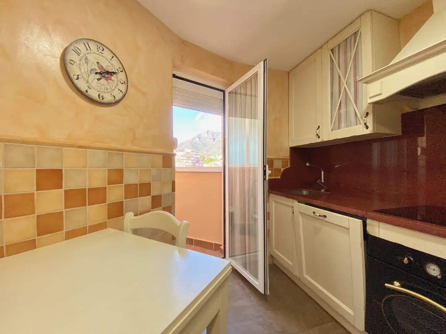 Cuina de Àtic en venda en Marbella amb Aire condicionat, Terrassa i Forn