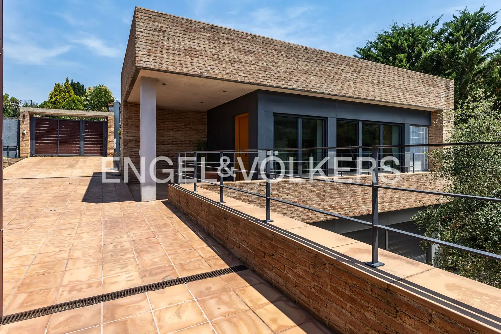 Terrassa de Casa adosada en venda en Sant Cugat del Vallès amb Calefacció, Jardí privat i Parquet