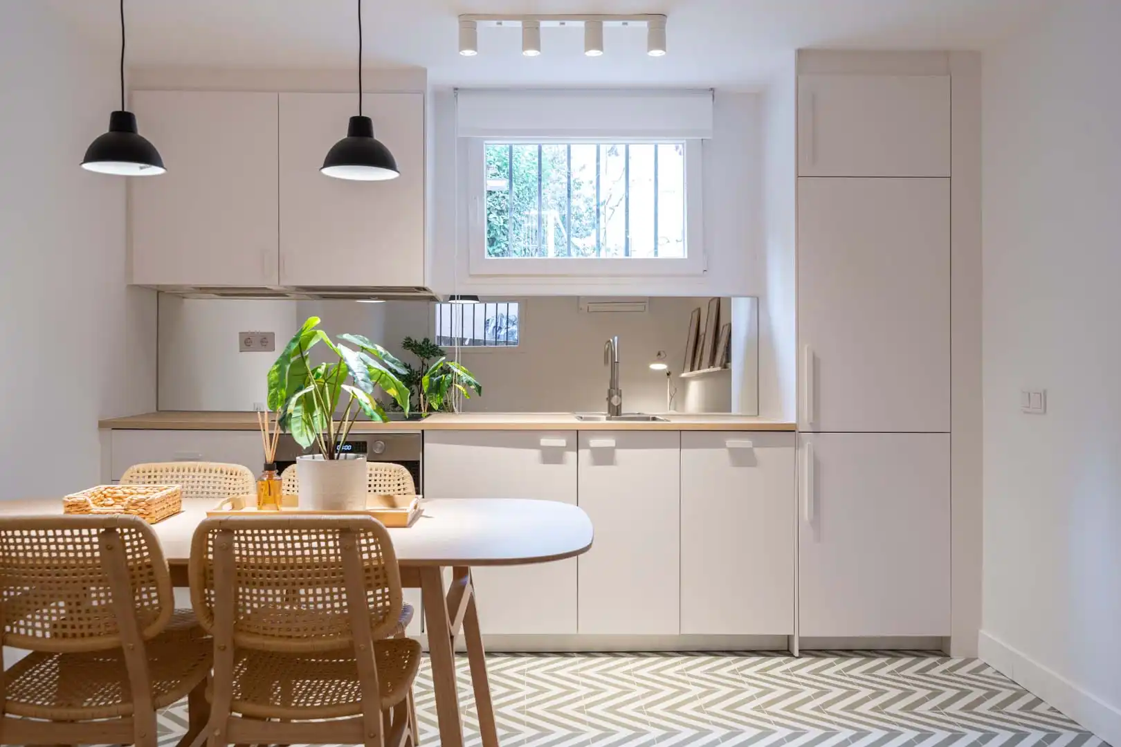 Kitchen of Flat for rent in Madrid  with Heating, Furnished and Oven