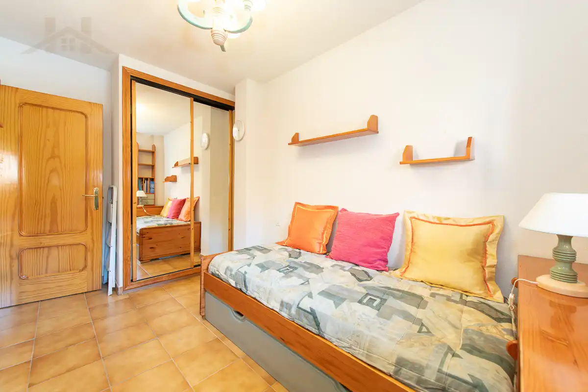 Habitación de Dúplex en venta en Manzanares El Real con Calefacción, Amueblado y Piscina comunitaria