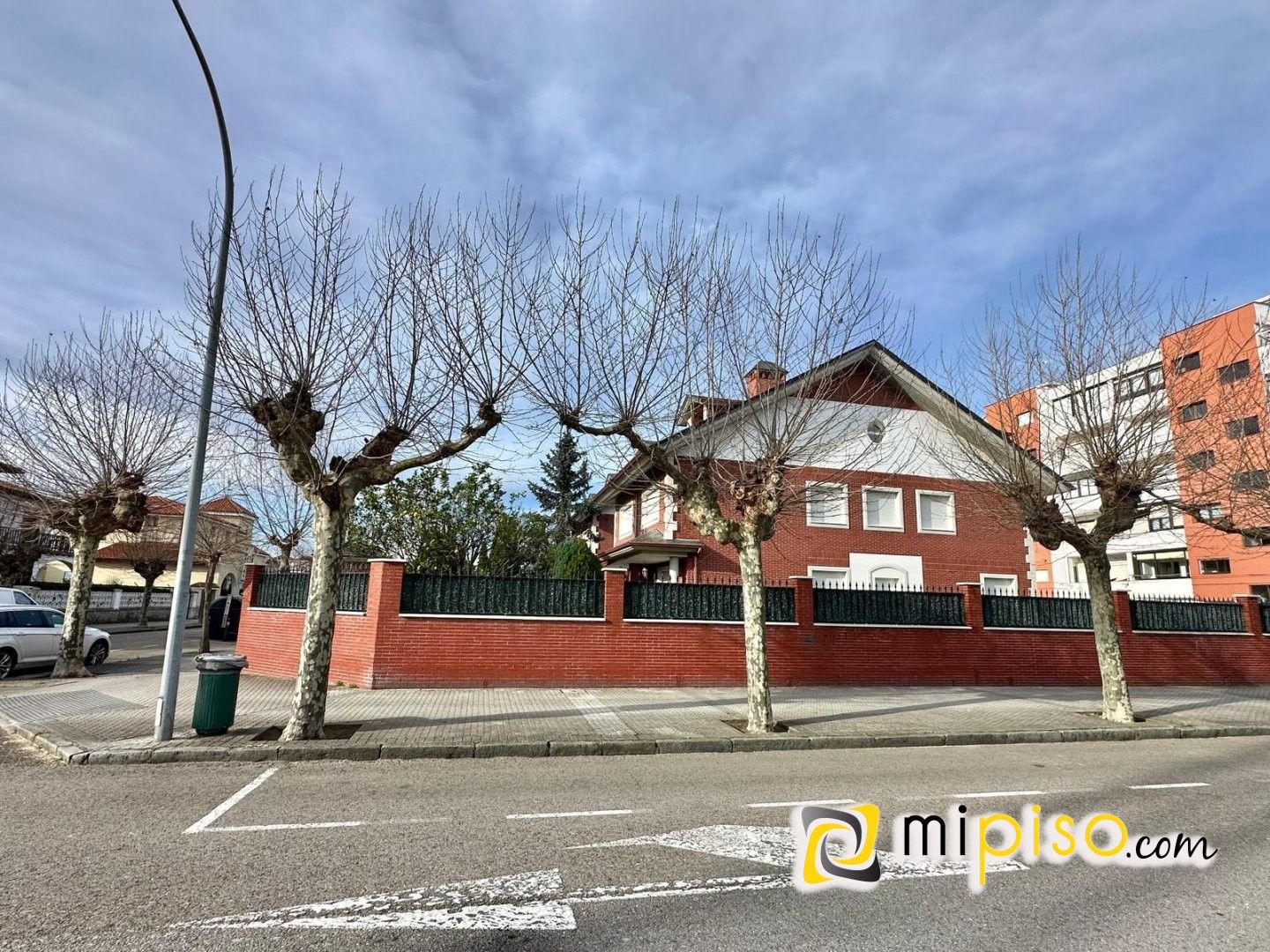 Vista exterior de Casa o xalet de lloguer en Laredo amb Calefacció i Moblat