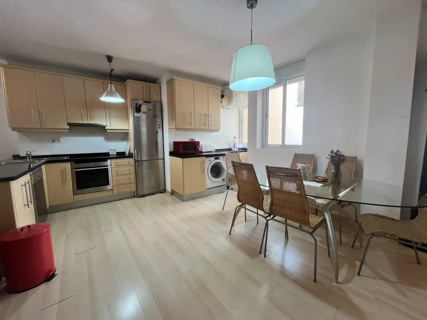 Cocina de Apartamento de alquiler en Sevilla con Aire acondicionado, Calefacción y Amueblado