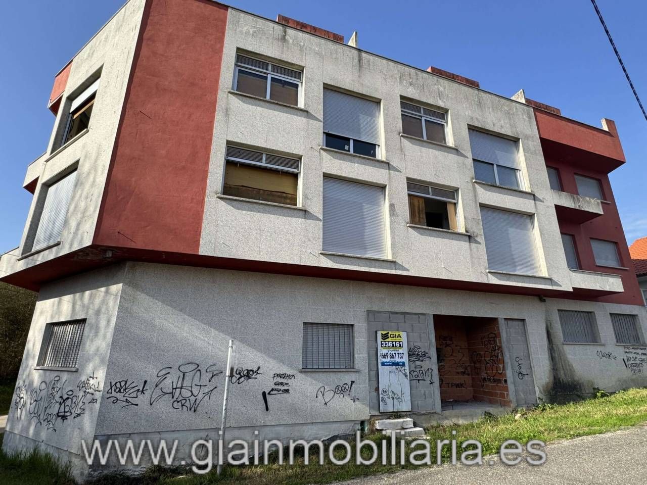 Vista exterior de Edifici en venda en O Rosal  