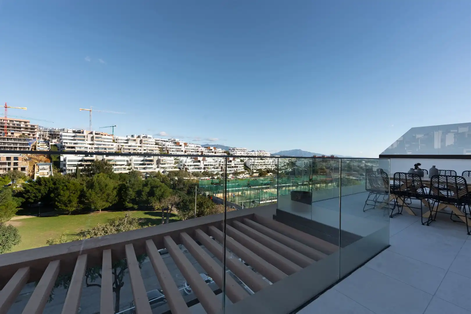 Terrasse von Dachboden zum Verkauf in Estepona mit Klimaanlage, Terrasse und Abstellraum