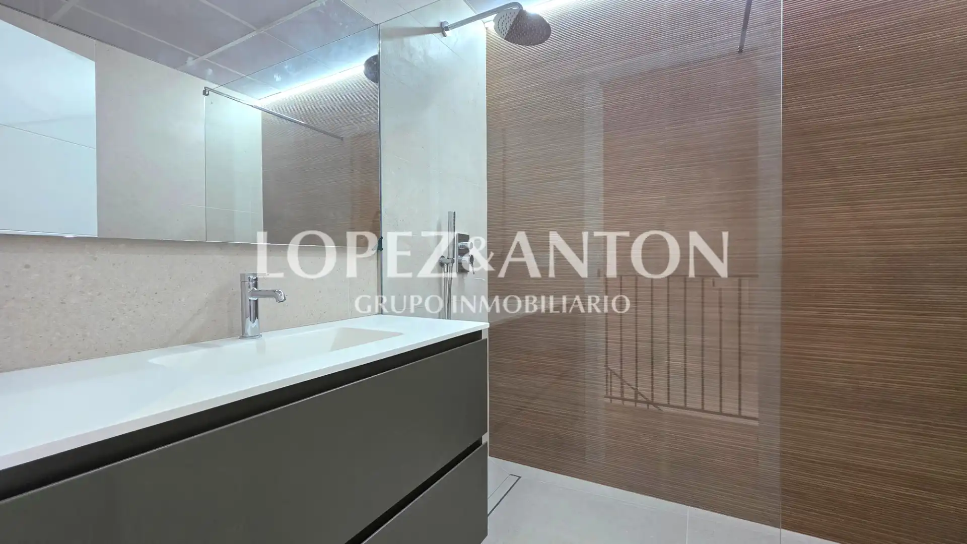 Baño de Casa adosada en venta en Benaguasil con Aire acondicionado, Calefacción y Terraza