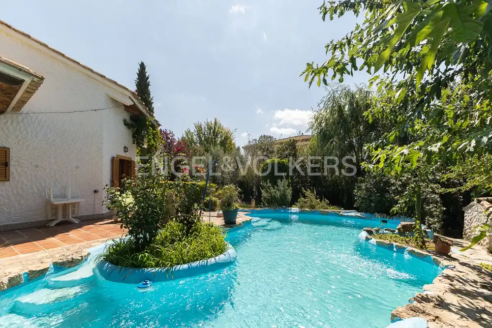 Piscina de Casa o chalet en venta en Requena con Aire acondicionado, Calefacción y Jardín privado