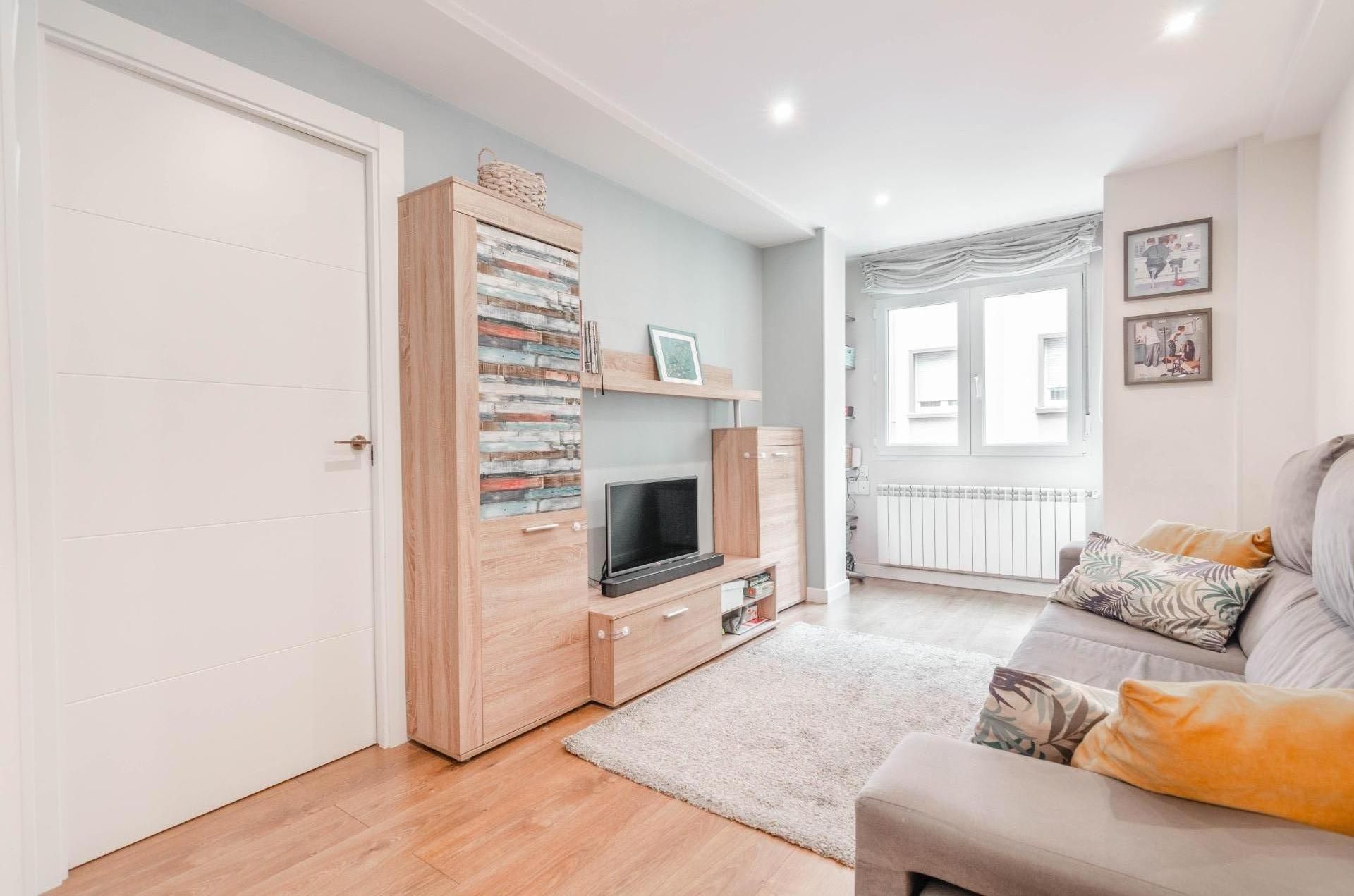 Sala de estar de Piso en venta en Oviedo  con Calefacción