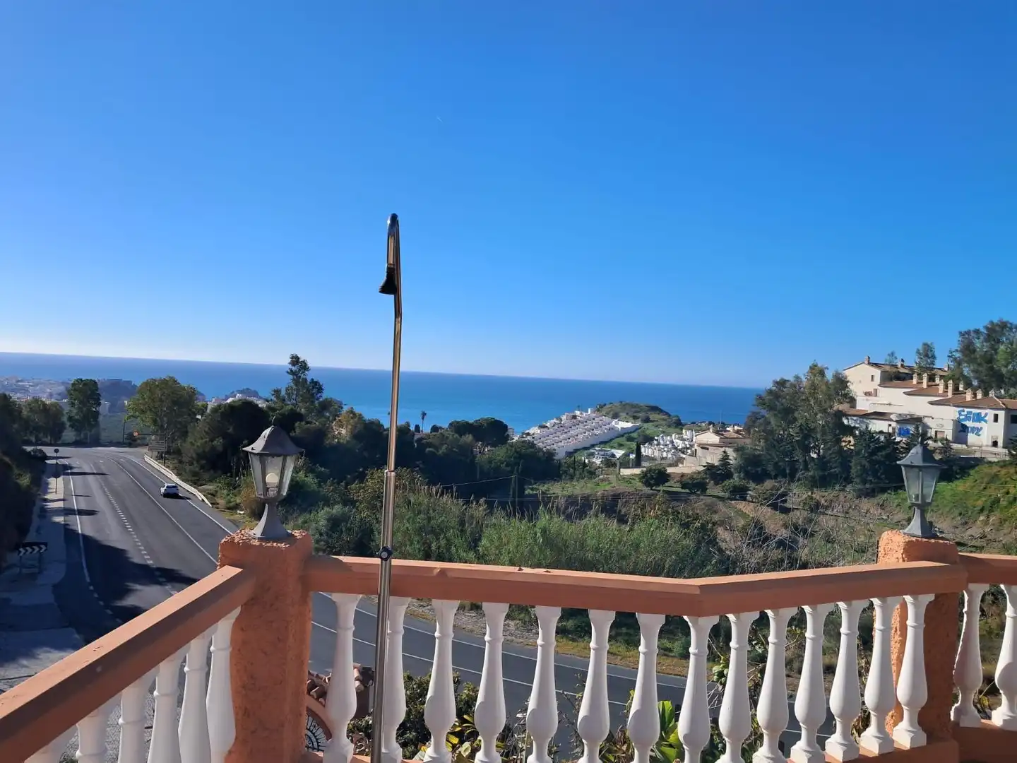 Vista exterior de Casa adosada en venda en Almuñécar amb Piscina comunitària
