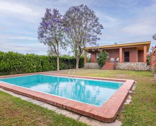 Piscina de Casa o xalet en venda en Villanueva del Ariscal amb Aire condicionat, Jardí privat i Traster