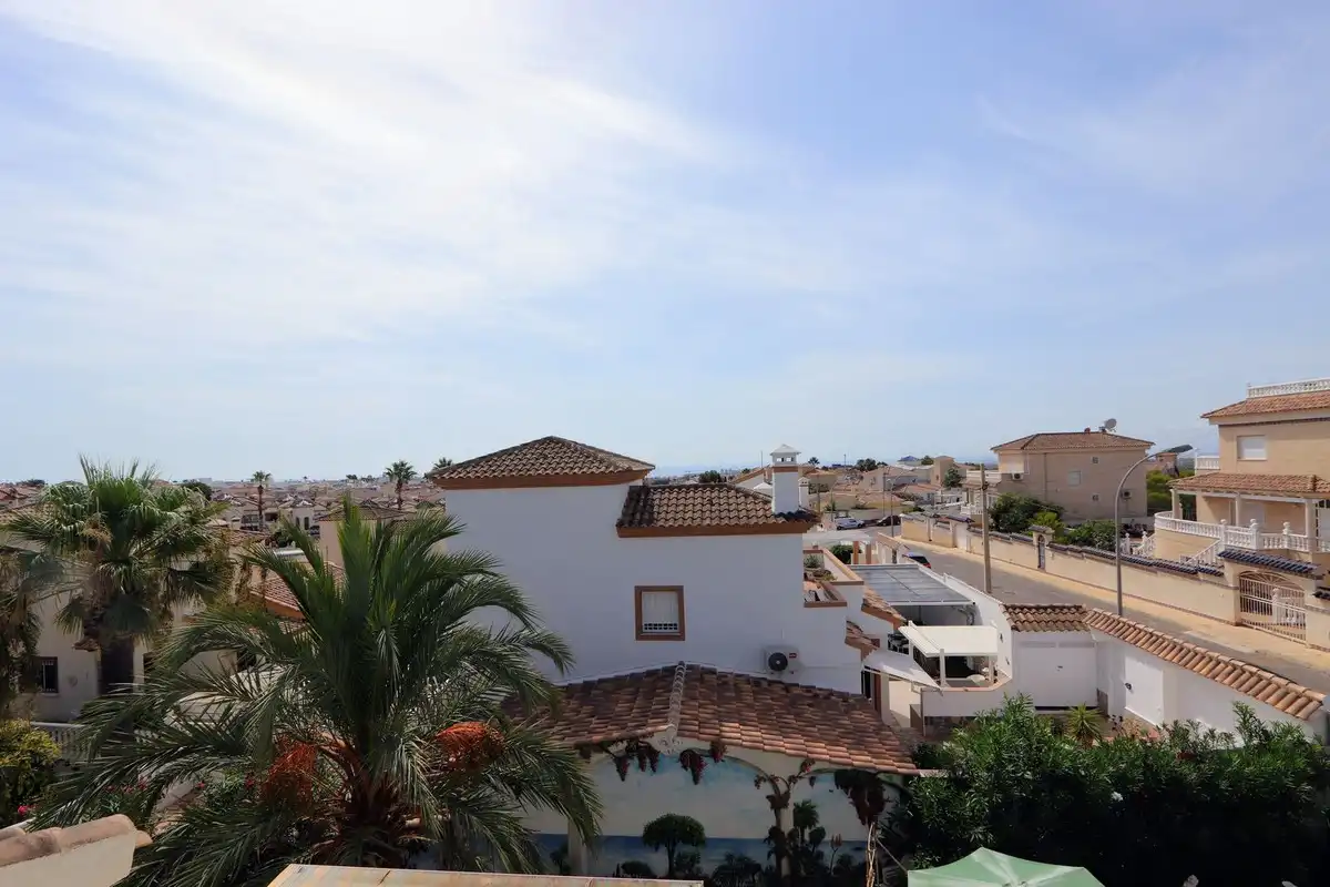 Vista exterior de Casa o chalet en venta en Alicante / Alacant con Aire acondicionado, Jardín privado y Terraza