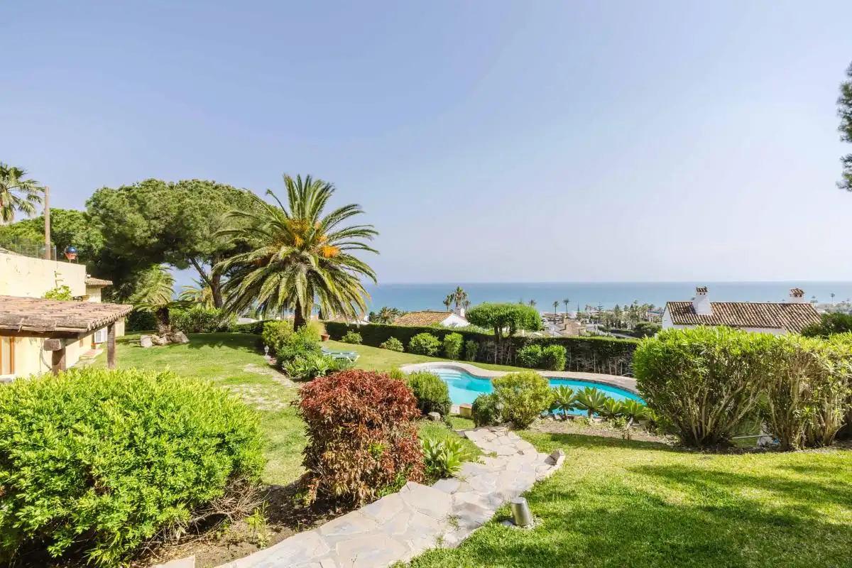 Jardí de Casa o xalet en venda en Estepona amb Aire condicionat, Calefacció i Jardí privat