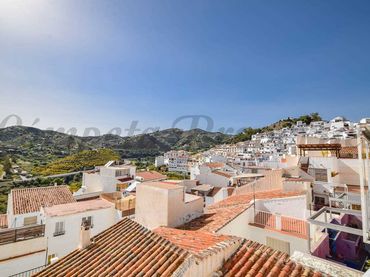 Casa amb balcó en venda a Torrox Pueblo
