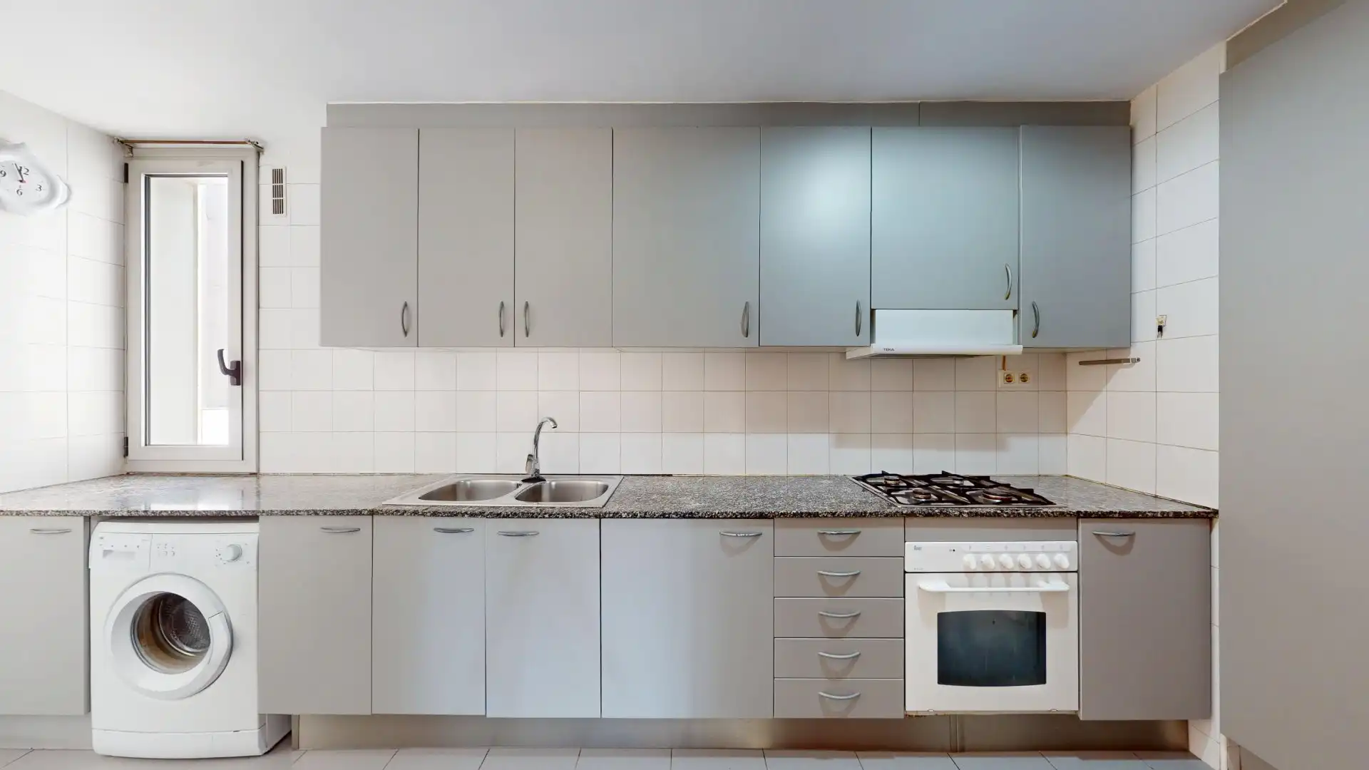 Küche von Wohnung zum Verkauf in Barcelona mit Heizung und Balkon