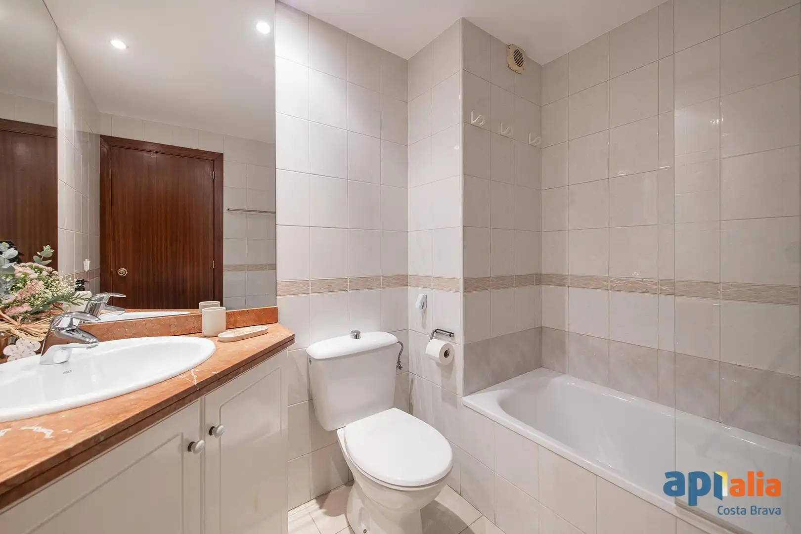 Bathroom of Apartments for sale in Girona  with Heating and Terrace