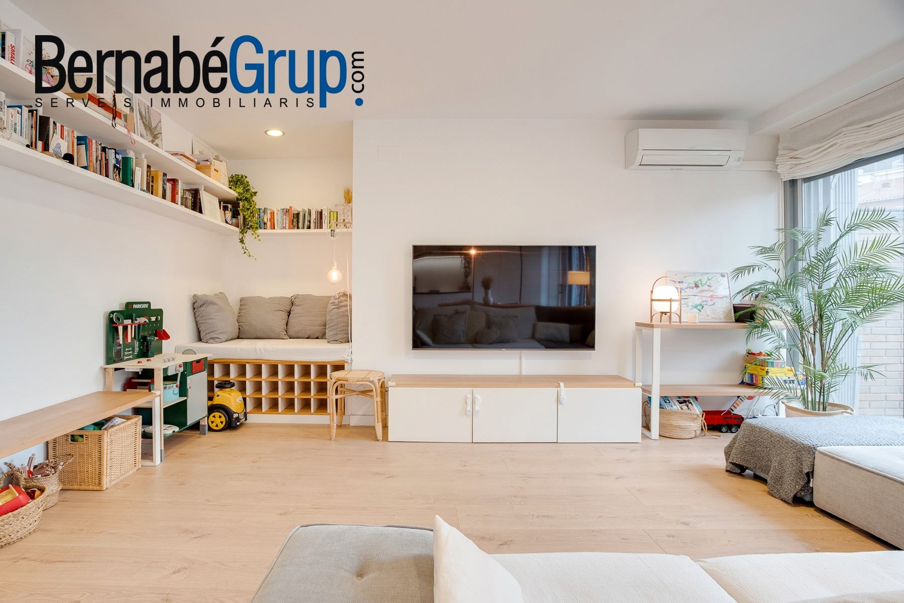 Living room of Flat for sale in Granollers  with Air Conditioner, Heating and Parquet flooring