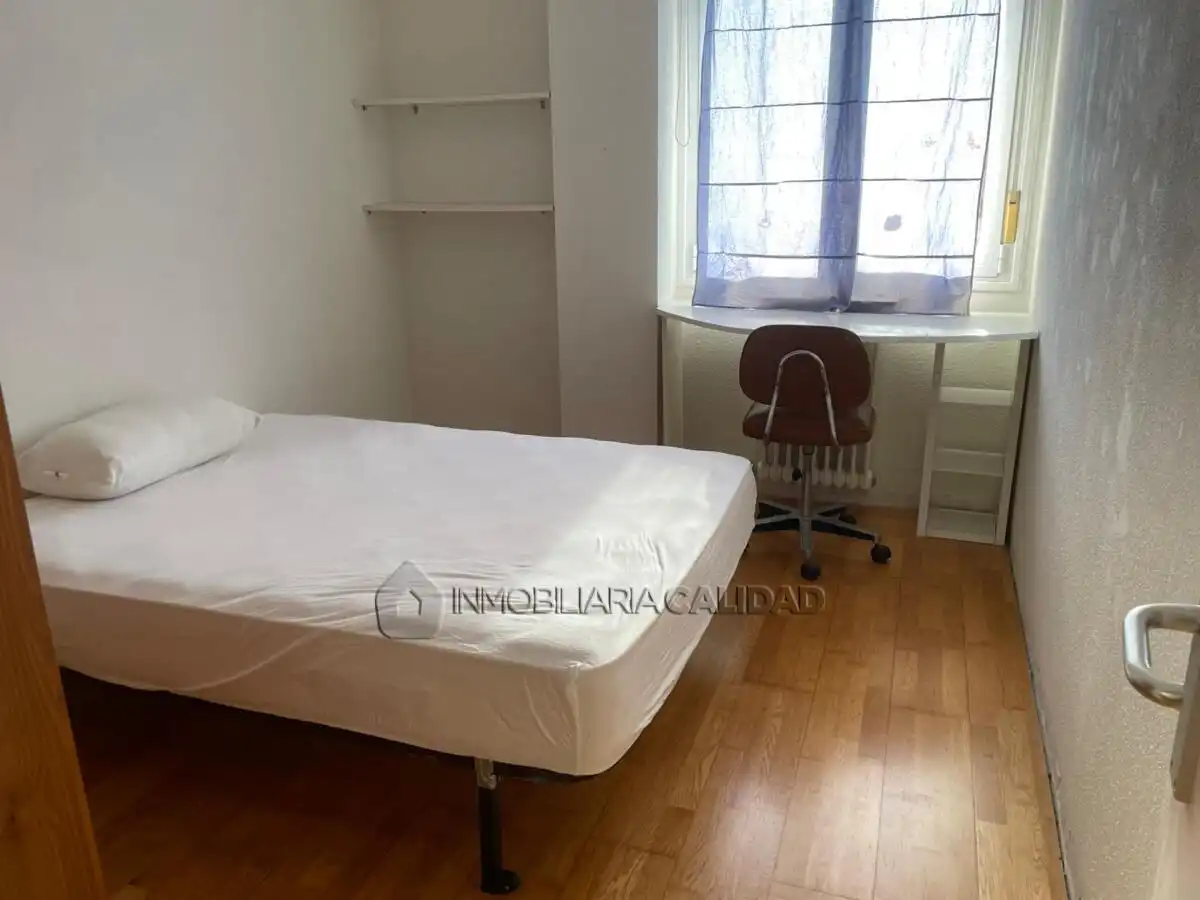 Bedroom of Flat for rent in Burgos  with Heating and Furnished