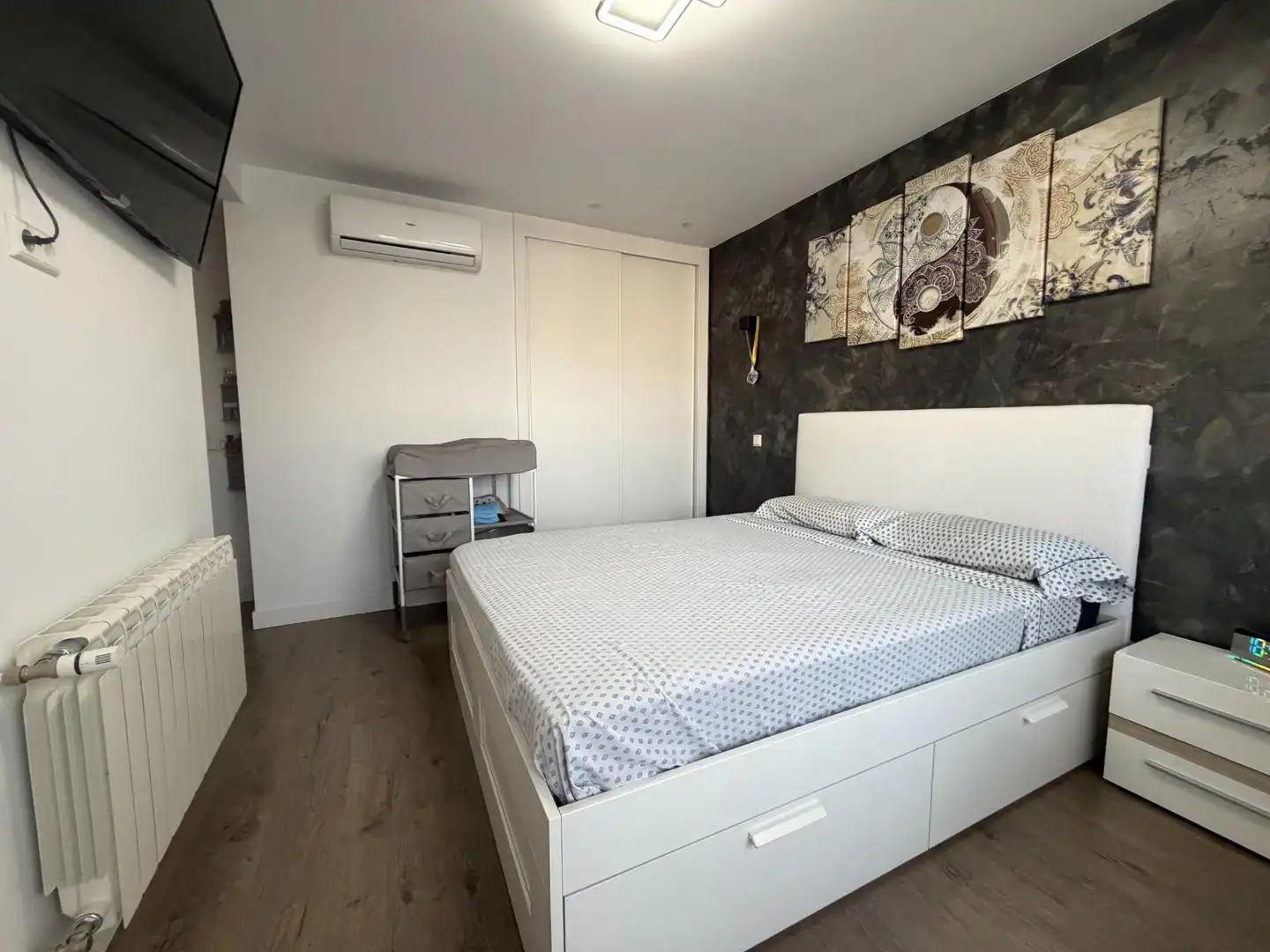 Schlafzimmer von Dachboden zum Verkauf in Alovera mit Klimaanlage, Heizung und Terrasse