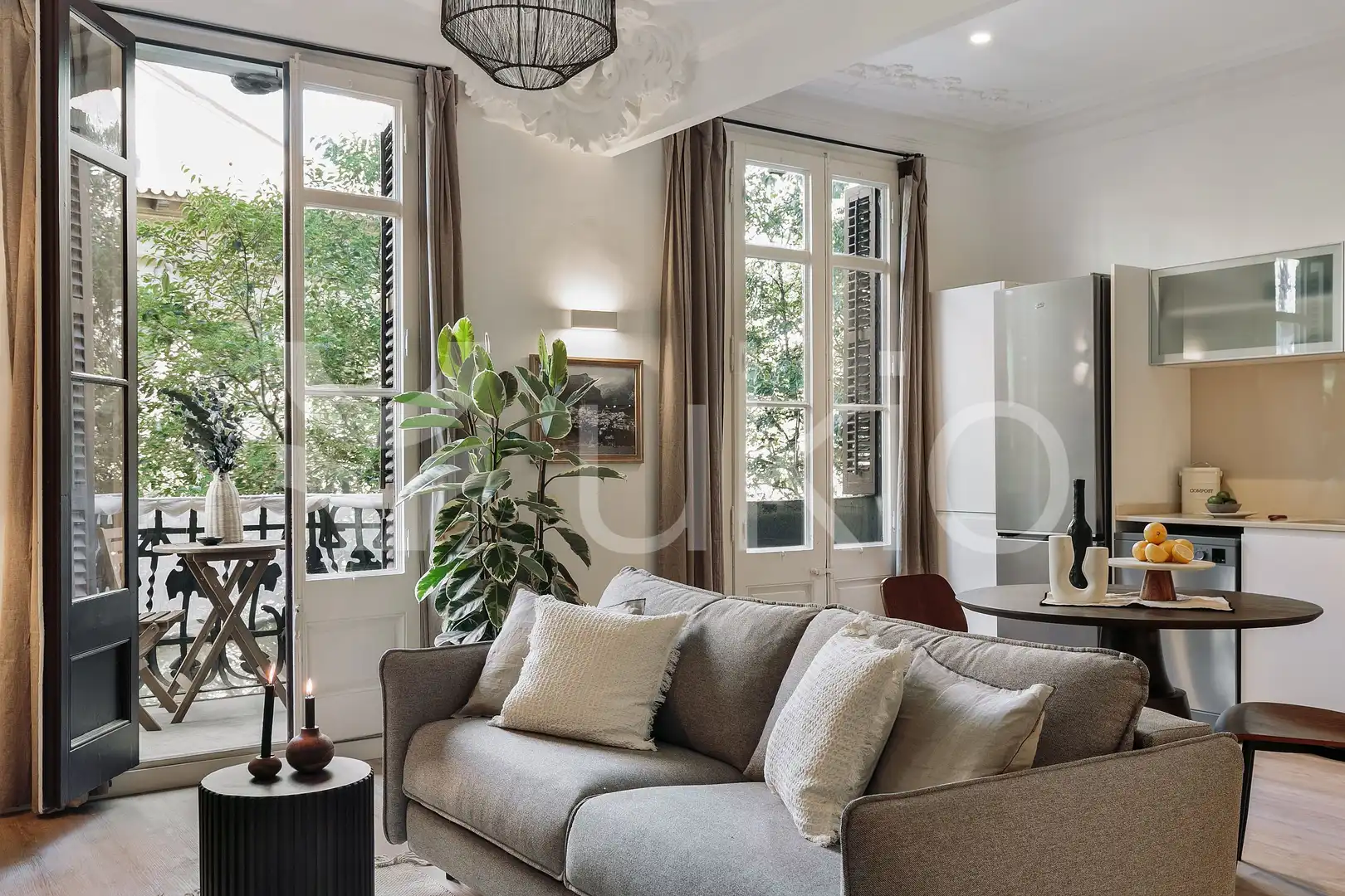 Sala de estar de Estudio de alquiler en Barcelona con Aire acondicionado, Calefacción y Amueblado