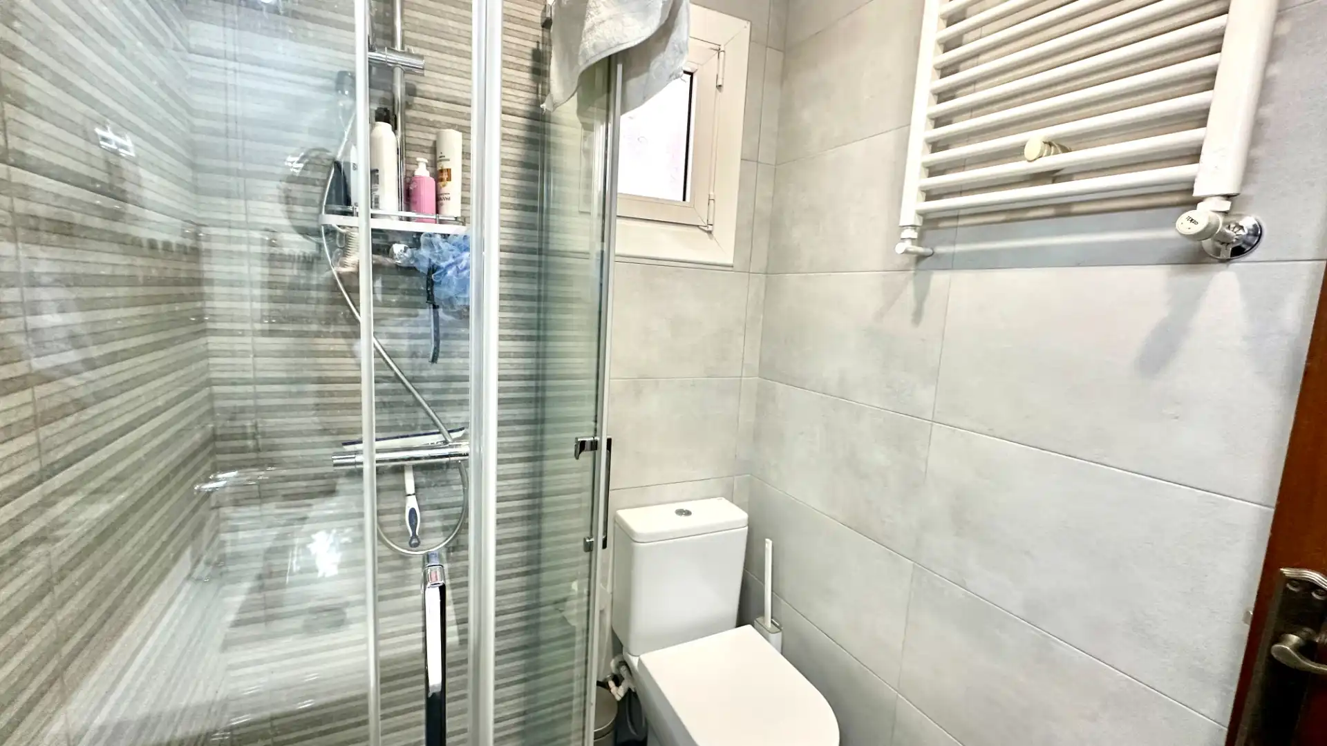 Baño de Planta baja en venta en Barcelona con Aire acondicionado, Calefacción y Terraza