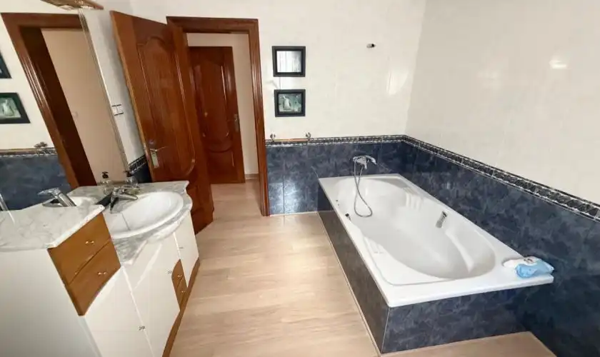 Badezimmer von Haus oder Chalet zum Verkauf in Carboneras mit Klimaanlage, Heizung und Privatgarten