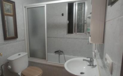 Bathroom of Flat for sale in Villanueva de la Serena  with Air Conditioner