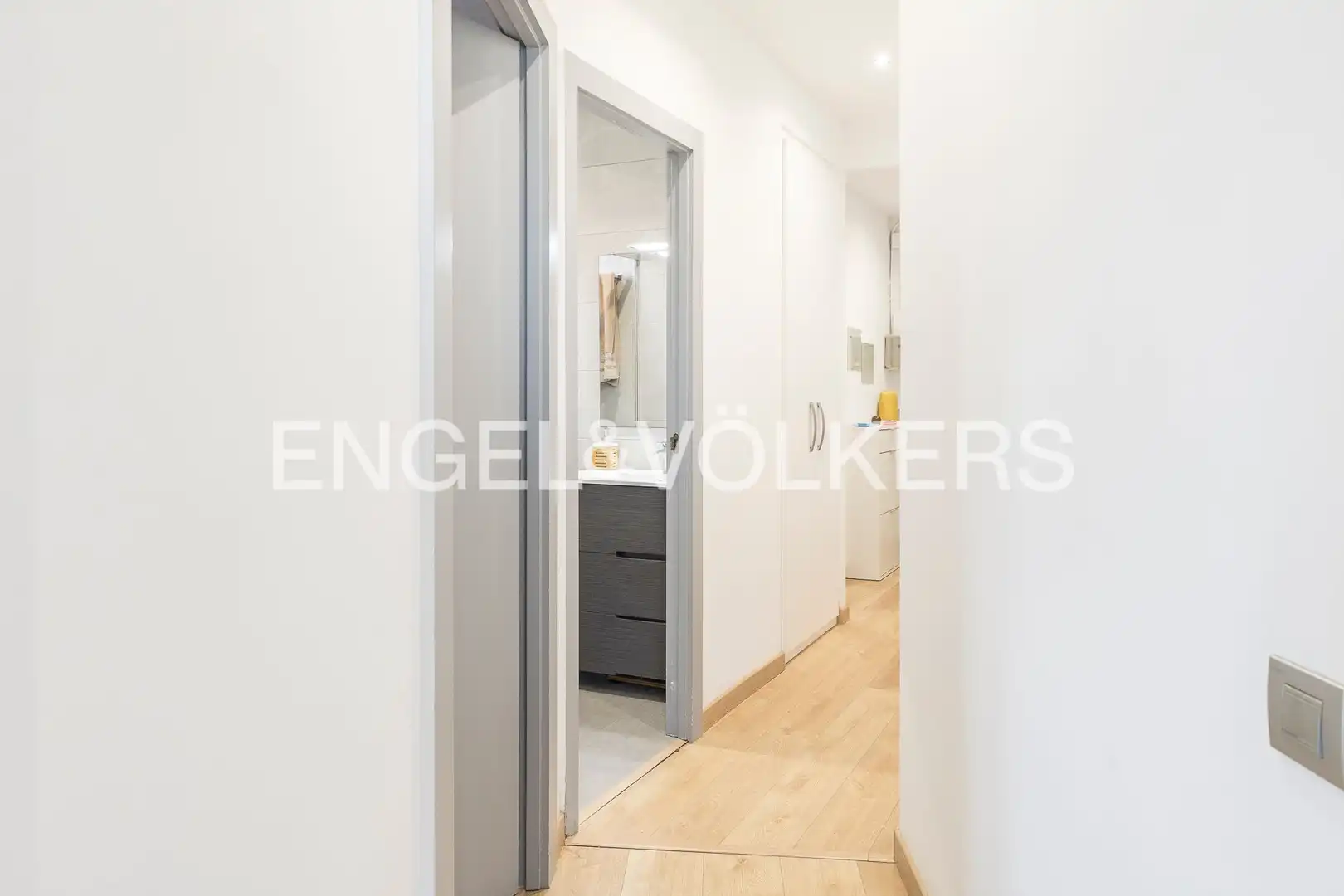 Flat for sale in Barcelona  with Air Conditioner, Heating and Balcony