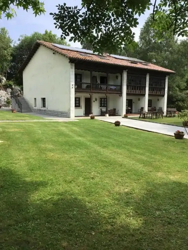 Vista exterior de Casa o xalet en venda en Llanes amb Calefacció, Jardí privat i Piscina