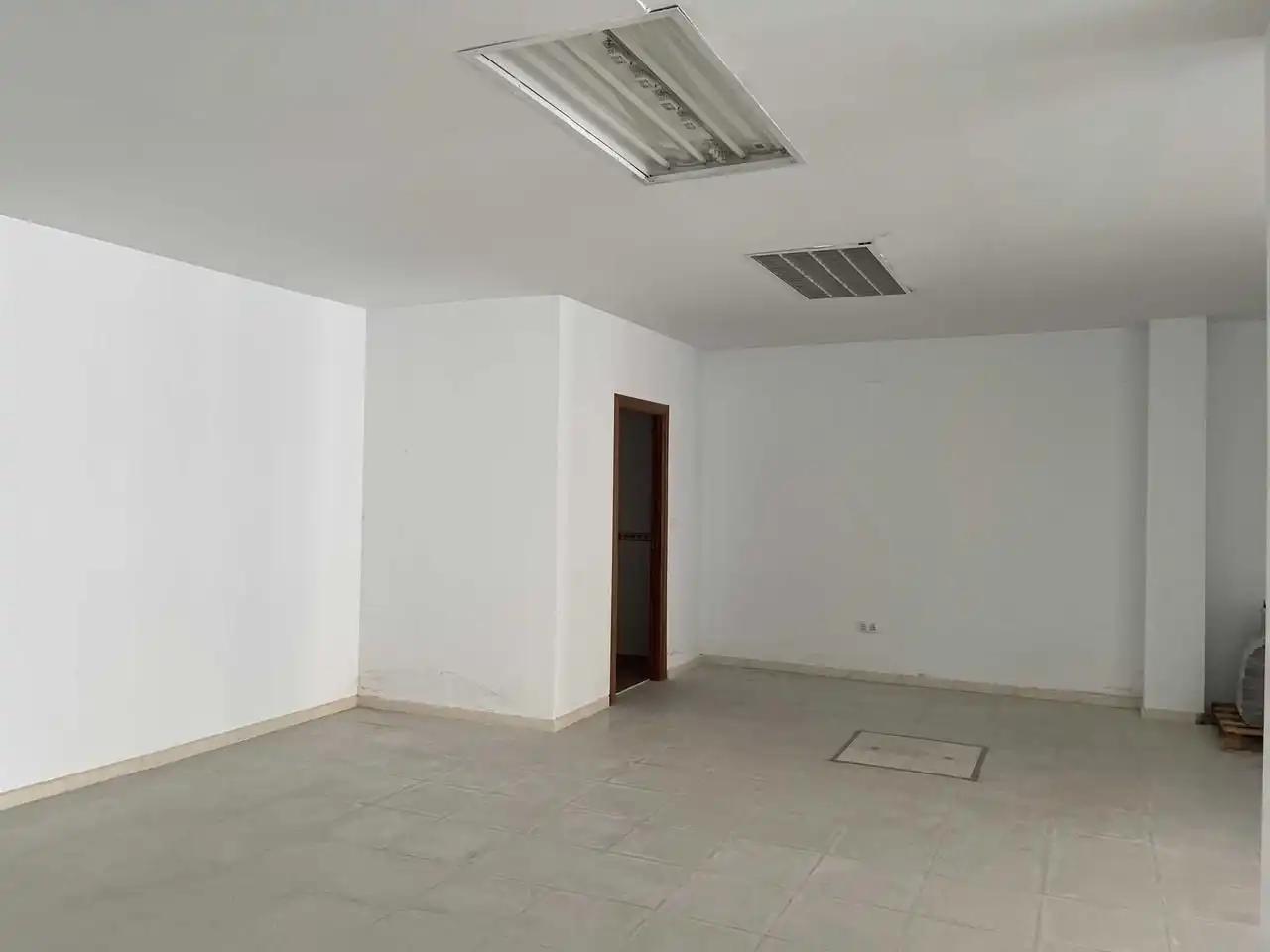 Local comercial en venta en Avenida Primero de Mayo 141, imagen 9