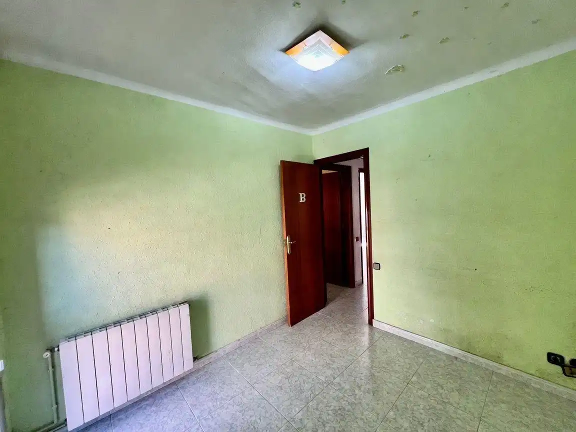 Bedroom of Flat for sale in Sabadell  with Heating, Furnished and Balcony