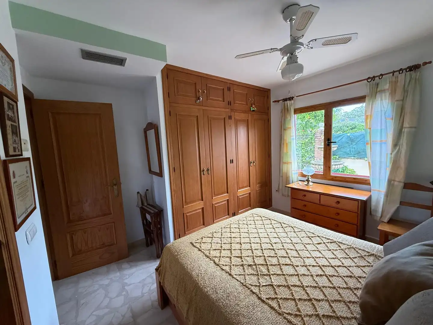 Habitación de Casa o chalet en venta en Alcalá de Guadaira con Aire acondicionado, Calefacción y Jardín privado