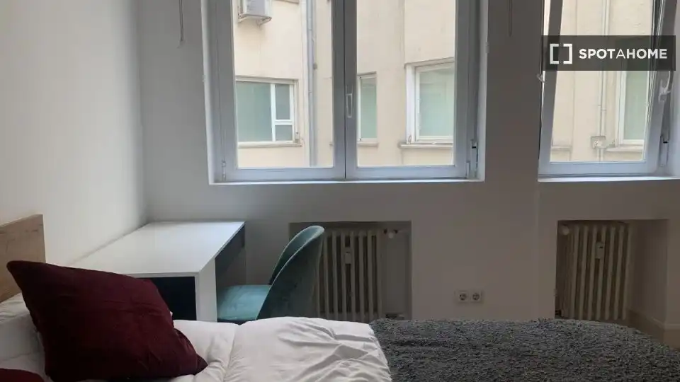 Habitación de Piso de alquiler en Madrid con Aire acondicionado, Calefacción y Amueblado