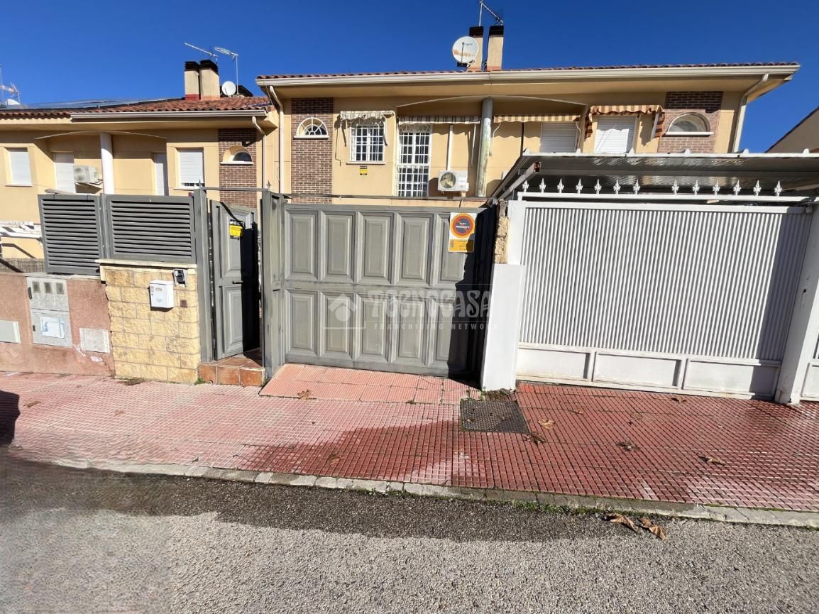 Casa adosada en venda