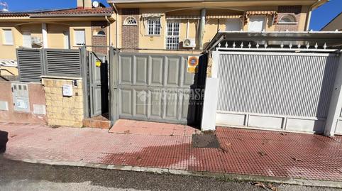 Foto 2 de Casa adosada en venta en Loeches, Madrid