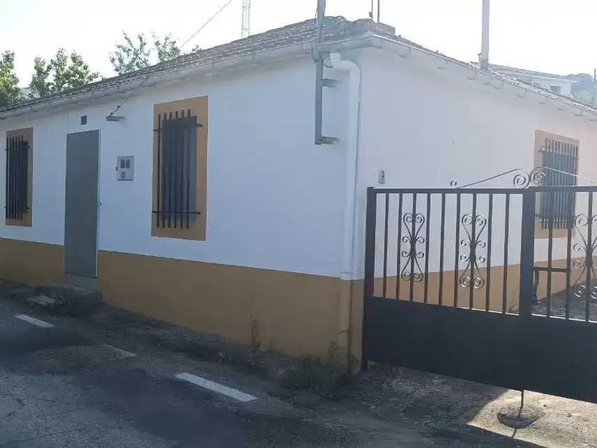 Vista exterior de Piso en venta en Frades de la Sierra con Trastero y Amueblado