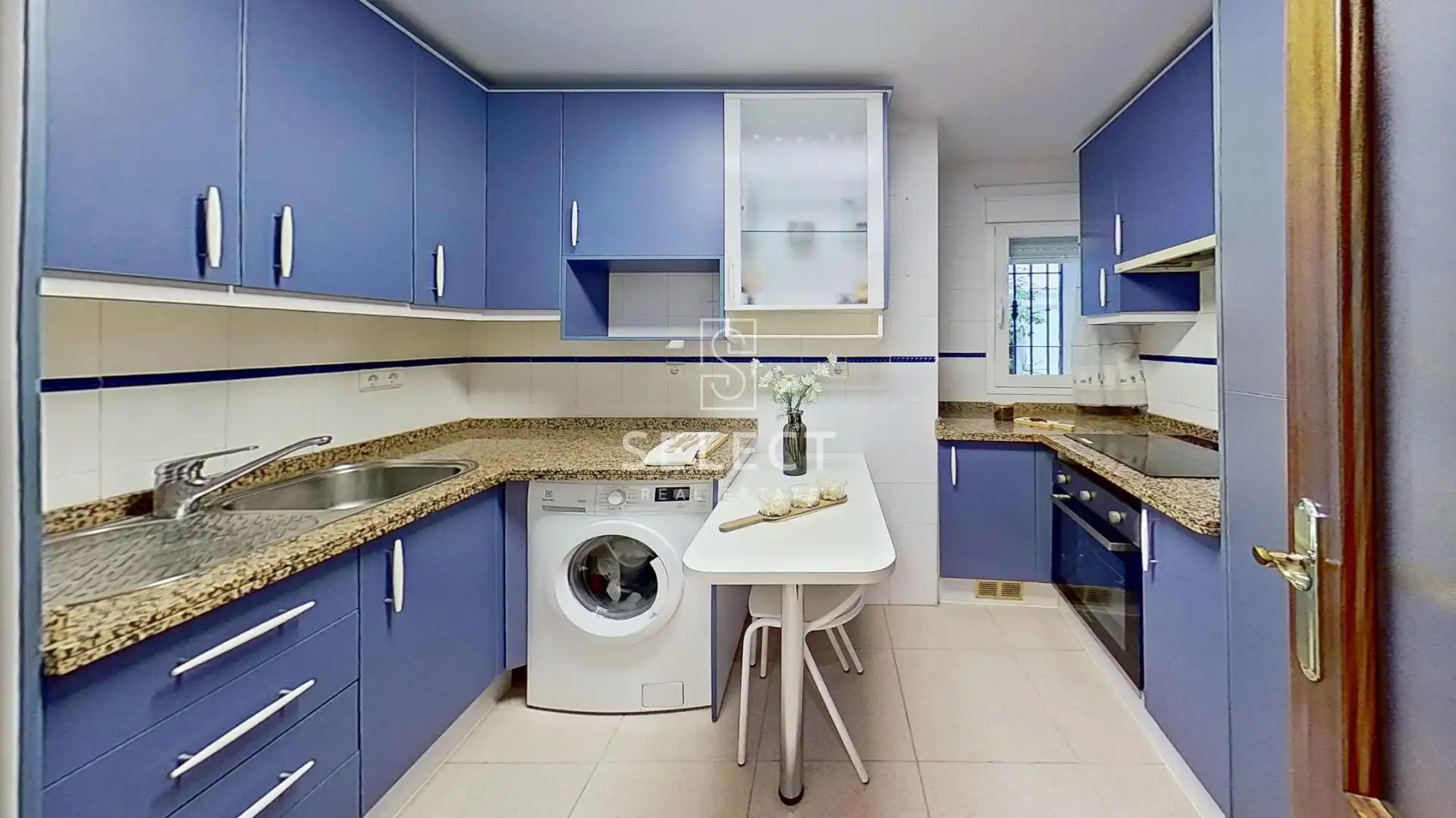 Cuina de Apartament en venda en Granada amb Aire condicionat, Calefacció i Jardí privat