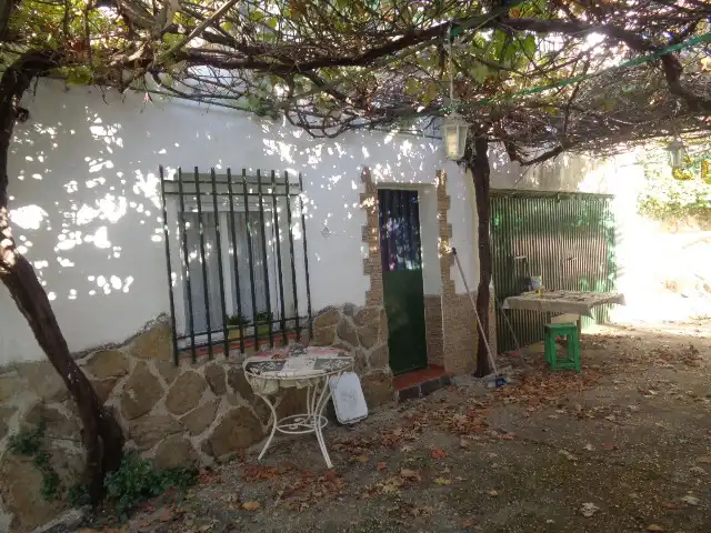 Vista exterior de Casa o chalet en venta en Navamorcuende con Aire acondicionado, Jardín privado y Trastero