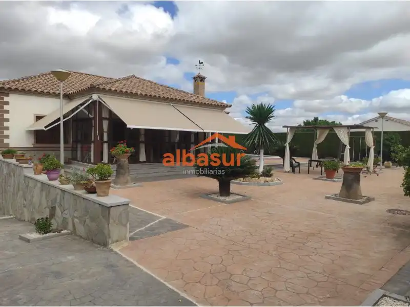 Casa o chalet en venta en Fernán-Núñez con Jardín privado y Piscina