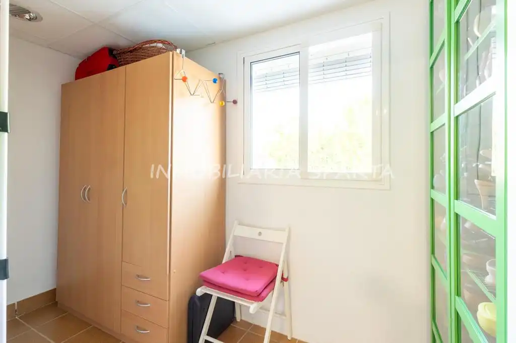 Schlafzimmer von Einfamilien-Reihenhaus zum Verkauf in Umbrete mit Klimaanlage