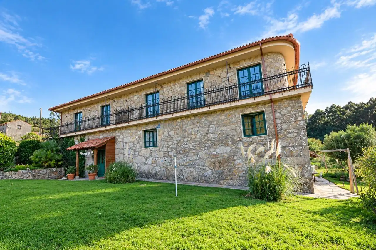 Exterior view of Houses for sale in Oia, Pontevedra