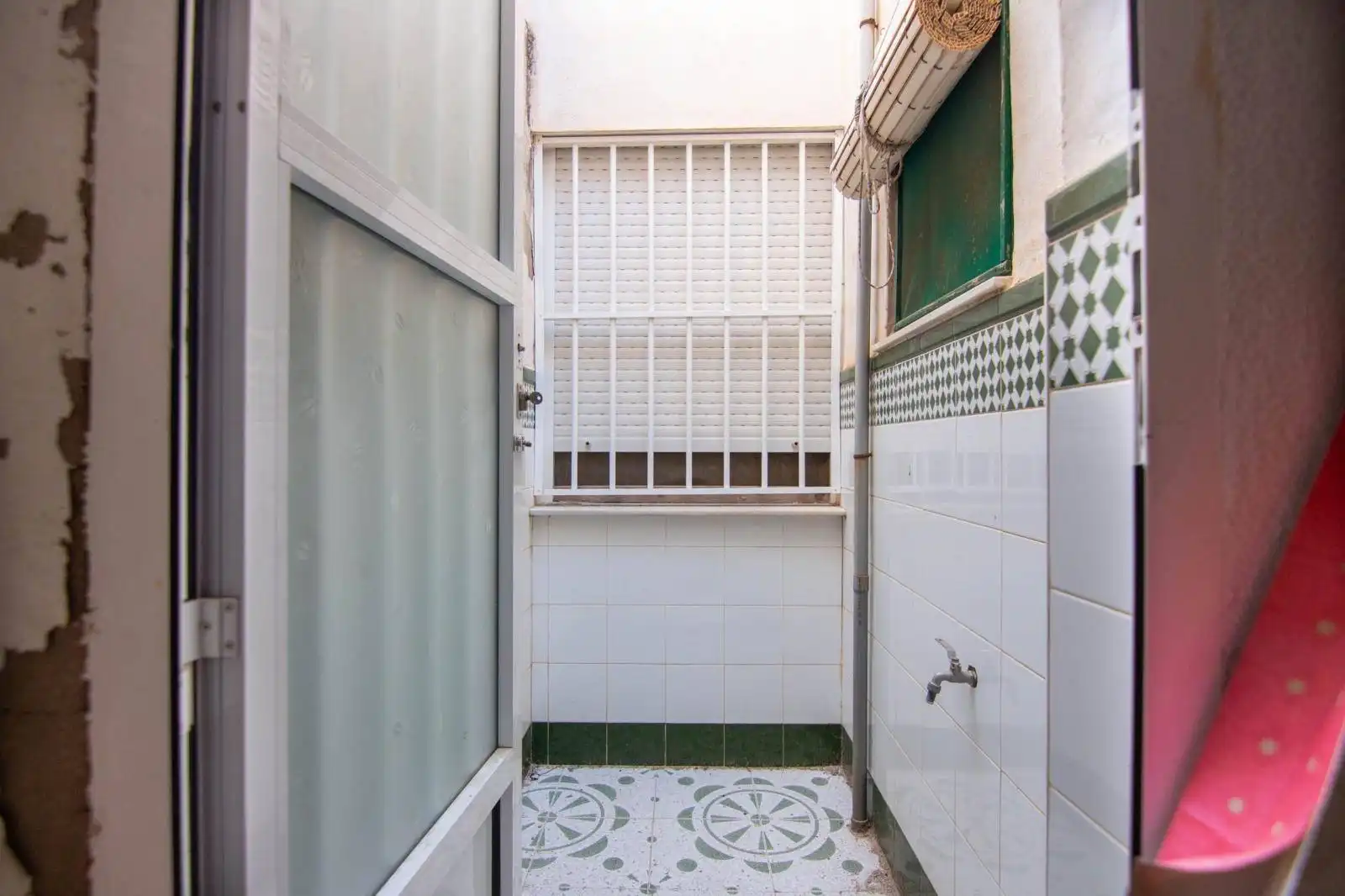 Terrasse von Einfamilien-Reihenhaus zum Verkauf in Torrevieja mit Klimaanlage, Heizung und Terrasse